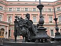 Monumento a Paulo I no pátio do castelo