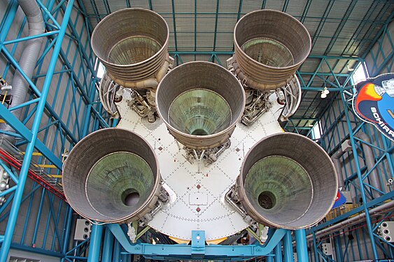 Le premier étage en exposition au Kennedy Space Center.