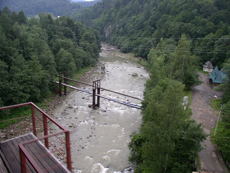 File:Ukraine-Yasinya-Ivano-Frankivsk Railroad-14.jpg