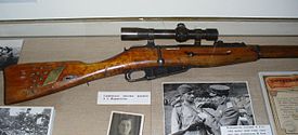 PEMスコープを装着したM1891/30狙撃銃。