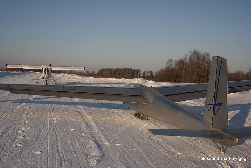 File:On a runway. Start. (8511760667).jpg