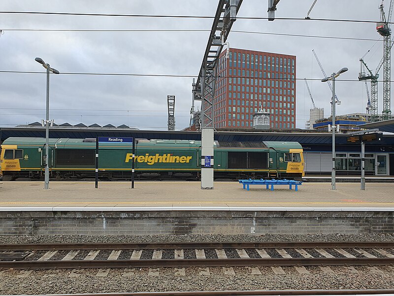 File:Freightliner locomotive at Reading Station, November 2022.jpg