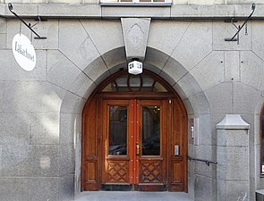 Skravelberget större 11, entré Riddargatan 12.