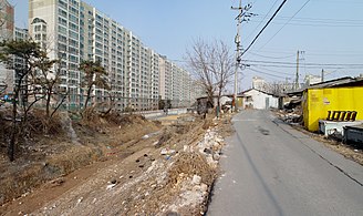 In Omokcheon-dong, Suwon 37°14′38″N 126°57′54″E﻿ / ﻿37.24389°N 126.96500°E﻿ / 37.24389; 126.96500