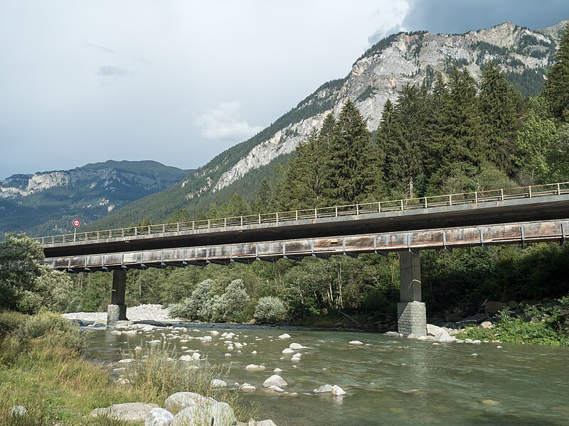 File:A13 Autobahnbrücke über den Hinterrhein, Pignia GR - Donat GR 20180821-jag9889.jpg