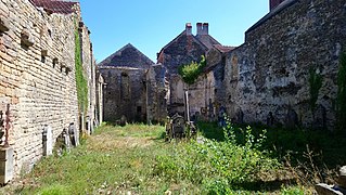 Ancienne église Saint-Pierre de Saint-Père.jpg