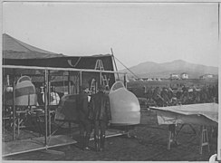 Arrivée du 2e régiment de zouaves sur le camp d'aviation de Salonique (18 novembre 1915) - Salonique (environs) - Médiathèque de l'architecture et du patrimoine - APOR023643.jpg