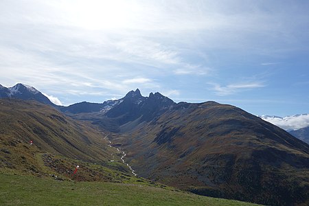 v. l. n. r. Piz Vadret, Piz Clüx, Piz Muragl, Las Sours und Munt la Bês-cha, aufgenommen von Muottas Muragl.