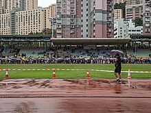 集合時間前，葵涌運動場已有不少市民聚集