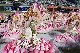 Baianas da Mocidade no desfile de 2018. Escola perdeu o título no quesito Fantasias.