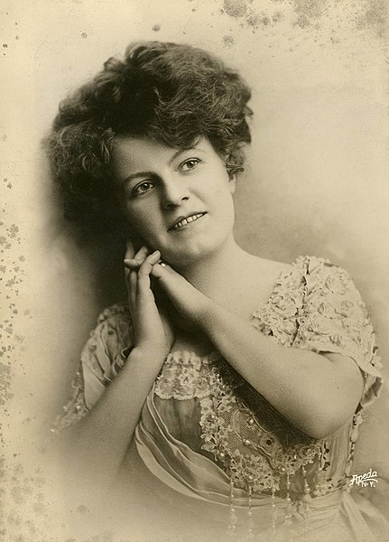 File:Charlotte Lander, vaudeville actress (SAYRE 5358).jpg