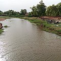 Femmes faisant la lessive dans le Lac de Guéné