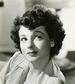 Ruth Hussey (1945).