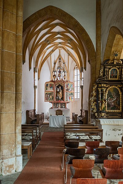 File:Magdalensberg Filialkirche hll. Helena und Maria Magdalena Hauptschiff mit Hochaltar 29032023 3705.jpg