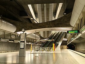 Top: Örs vezér tere, terminus of metro line M2 Bottom: Metro line M4, a driverless metro line with real-time PIDS system at Kálvin tér, transfer station to metro line M3