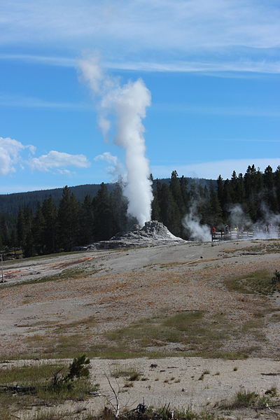 File:Castle Geyser 2014 20.JPG