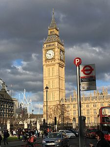 Elizabeth Tower vom Parliament Square aus