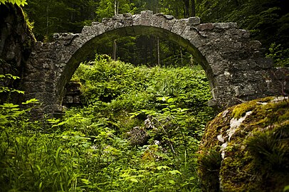 Arche de l'ancien martinet, près du pont du Martinet.