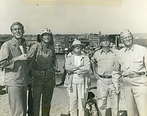 Description de l'image Major General Graves B. Erskine on Set of Sands of Iwo Jima, 1949.jpg.