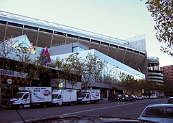 Außenansicht Stadion und Fanshop, Padre Damián