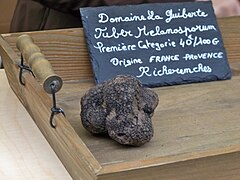 Tuber melanosporum au marché aux truffes de Richerenches.