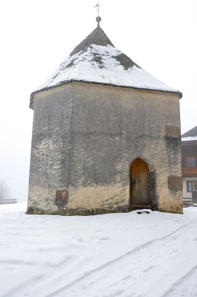 File:Magdalensberg Wolfgangskapelle NW-Ansicht 04042013 4085.jpg