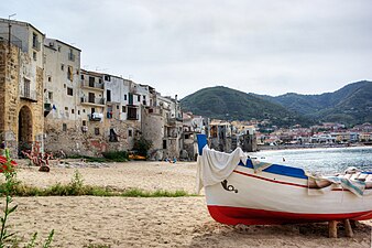 Vista dal molo del porticciolo di Cefalù