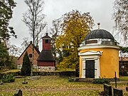 Rehbinderin-suvun mausoleum Paimion Pyhän Jaakobin kirkon hautasmaalla.