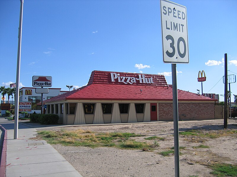 File:Pizza Hut, Blythe, California.jpg