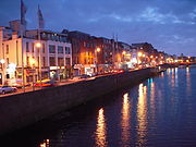 O Liffey en Dublín á noite.