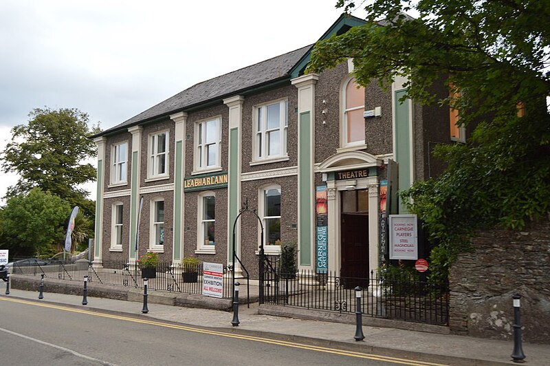 File:Carnegie Arts Centre - geograph.org.uk - 6047133.jpg