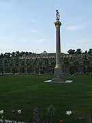 Une des deux colonnes des jardins.