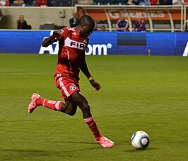 Oduro in shirt van Chicago Fire.