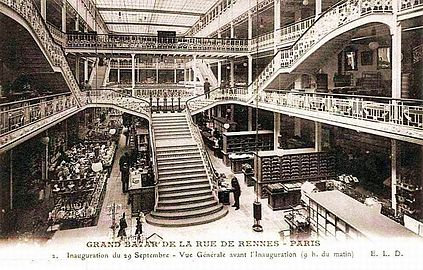 Nos 136-138 : Intérieur de l'ancien Grand bazar.