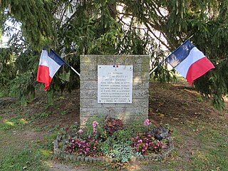 Stèle à la mémoire du commandement du Peuty et de ses hommes.