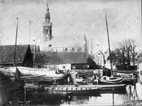 Foto van voor 1883? van de speeltoren met kerk.