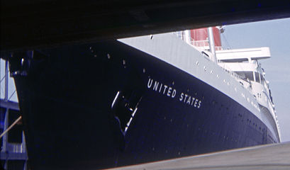 El United States en el muelle 86 del puerto de Nueva York, la mañana del 31 de julio de 1964, previo a su salida hacia Le Havre y Southampton.