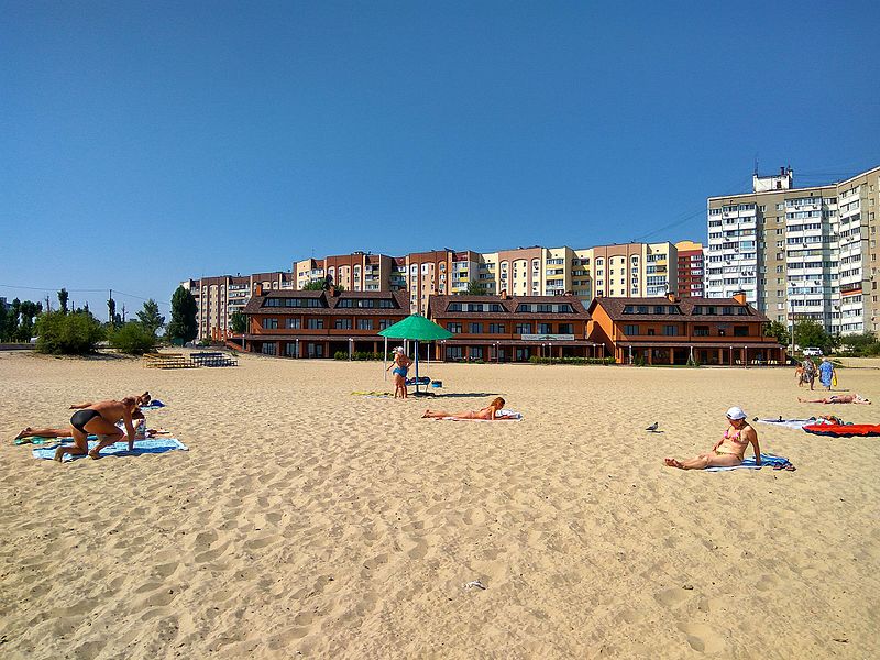 File:Beach in Ukrainka 2.jpg