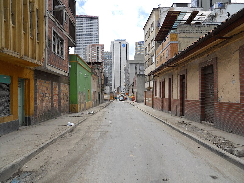 File:Carrera 13 A con calle 24 B La ALameda, Bogotá.JPG