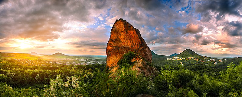 File:Panoramniy vid na gorod.jpg