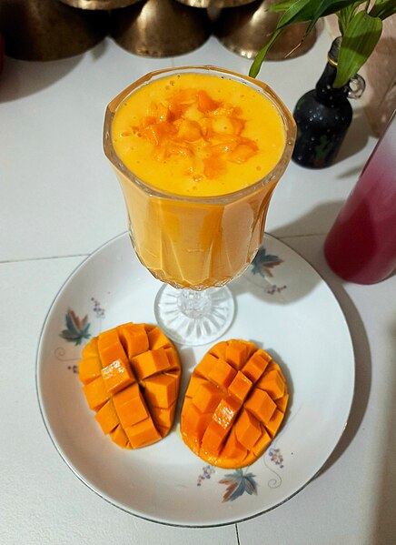 File:Mango Milk Shake (Homemade).jpg