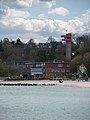 Leuchtturm Eckernförde in der Eckernförder Bucht mit Landeszentrum der DLRG