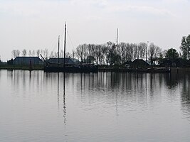 De oostzijde van het Reitdiep gezien vanuit Zoutkamp