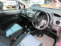 Interior (pre-facelift)