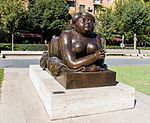 Mujer Fumando un Cigarrillo av Fernando Botero