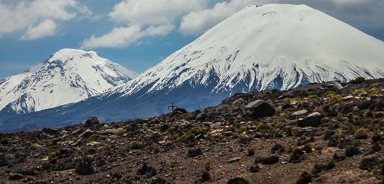 Parinacota, on the left Pomerape