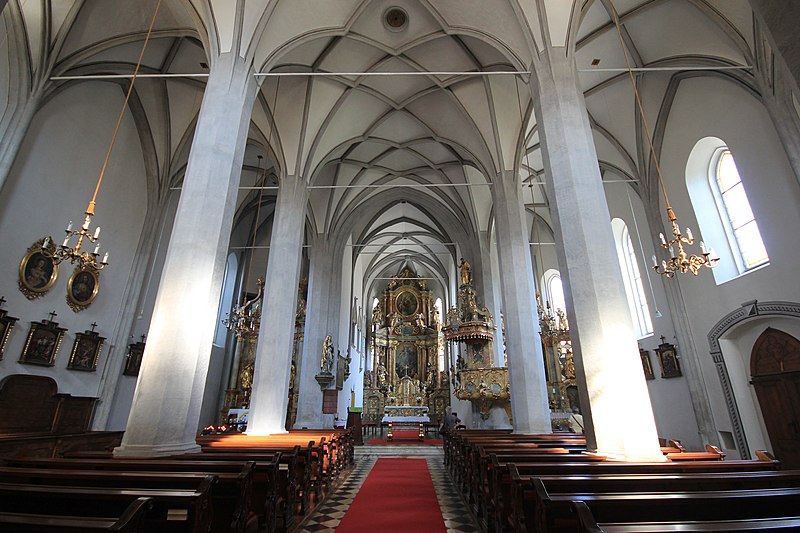 File:Pfarrkirche Gmünd in Kärnten - Innenansicht3.JPG