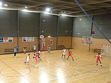 Salle annexe du Colisée avec un entrainement de jeunes