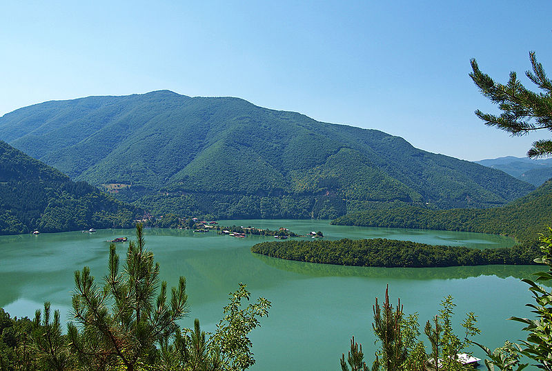 File:VachaLake.jpg