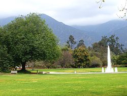 Puisto Arcadiassa, taustalla San Gabrielin vuoret